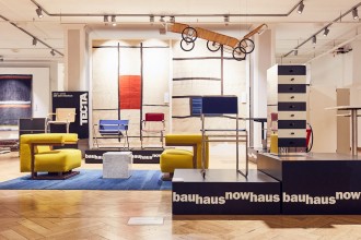 In occasione del centenario della fondazione della Bauhaus, stiamo preparando dei pezzi unici da noi rivisitati a ricordarne il profondo valore storico, artistico e culturale .  Seguiteci!